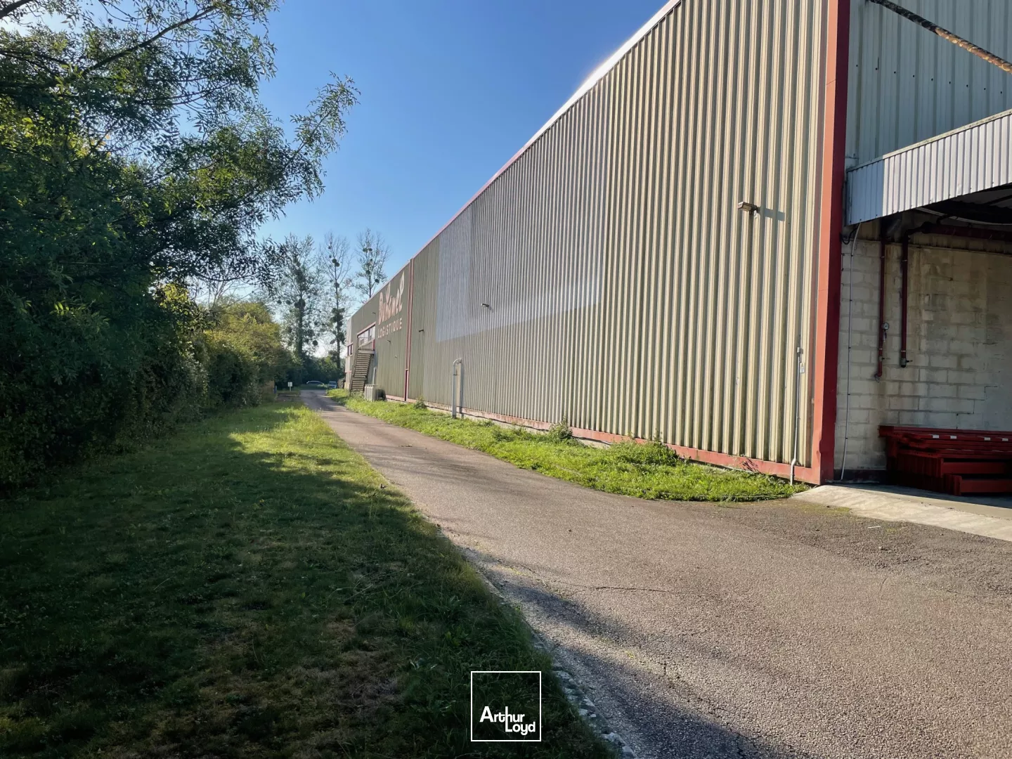 Entrepôts à vendre à VAL DE REUIL 27100