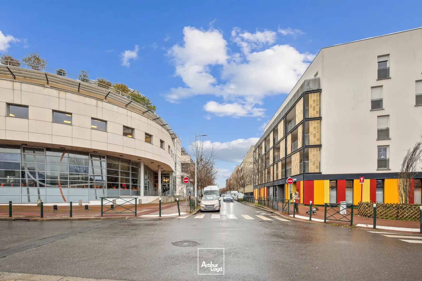 Opportunité de bureaux à vendre, accès PMR et terrasse, dans le quartier des Champs-Pierreux