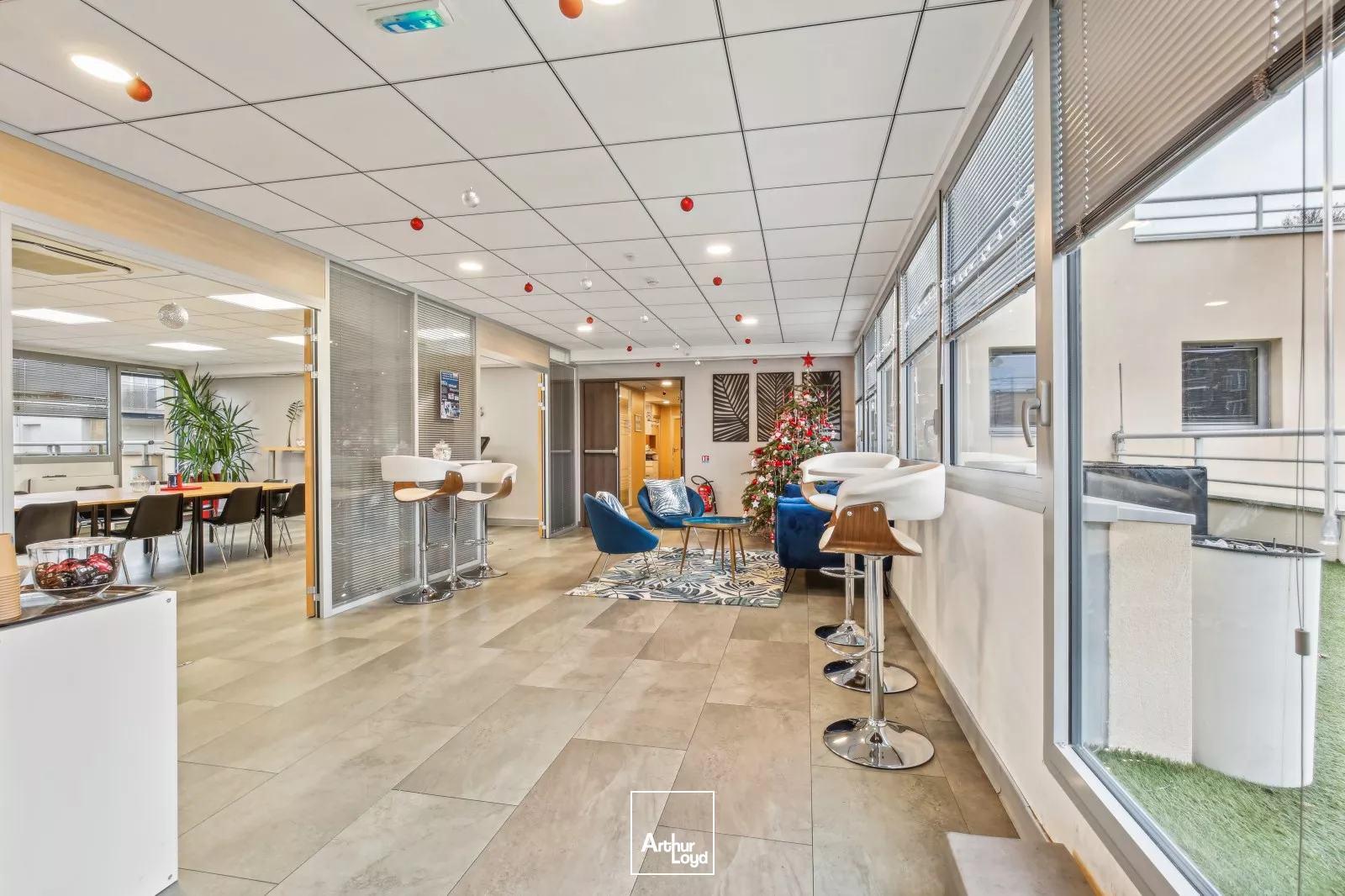 Opportunité de bureaux à vendre, accès PMR et terrasse, dans le quartier des Champs-Pierreux