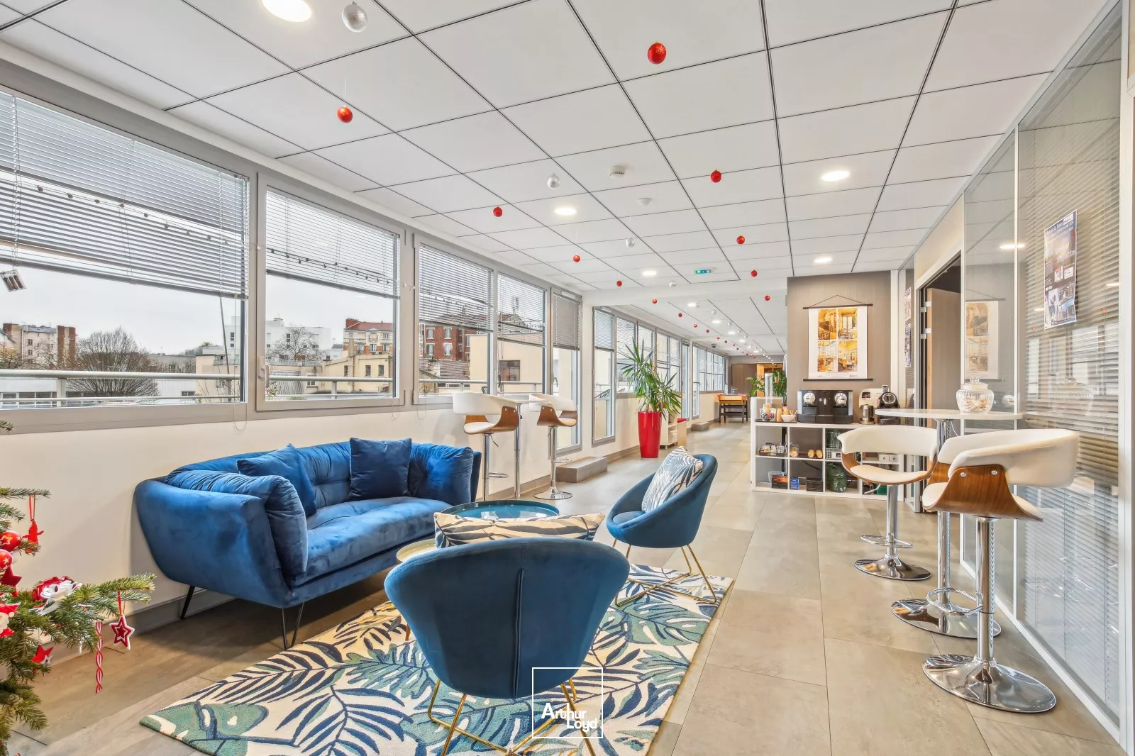 Opportunité de bureaux à vendre, accès PMR et terrasse, dans le quartier des Champs-Pierreux