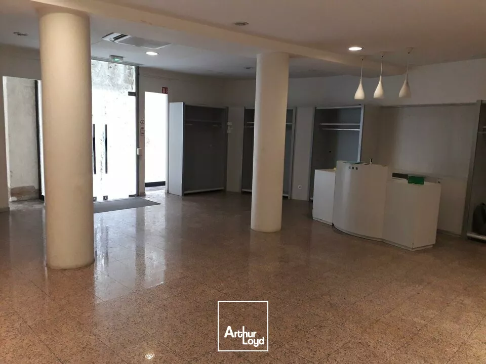 A VENDRE Local commercial rue piétonne