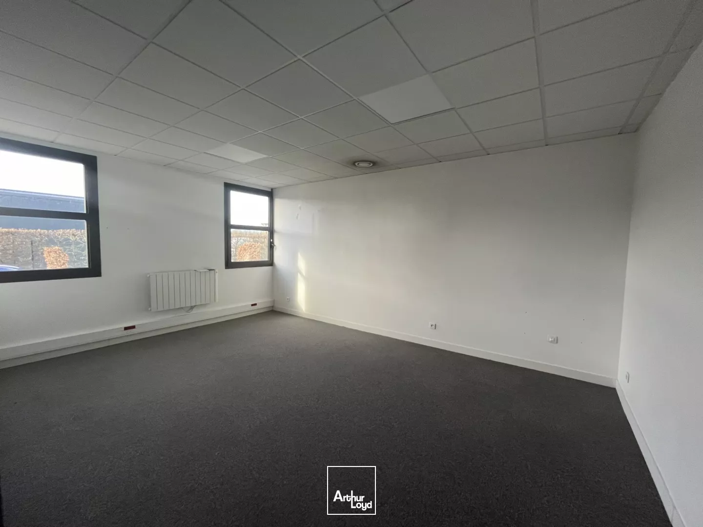 A LOUER - BUREAUX - 86 M2 - SAINT-QUENTIN