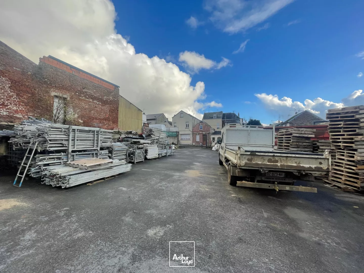 LOCAUX D'ACTIVITÉ - A VENDRE - 432 M2 - SAINT-QUENTIN