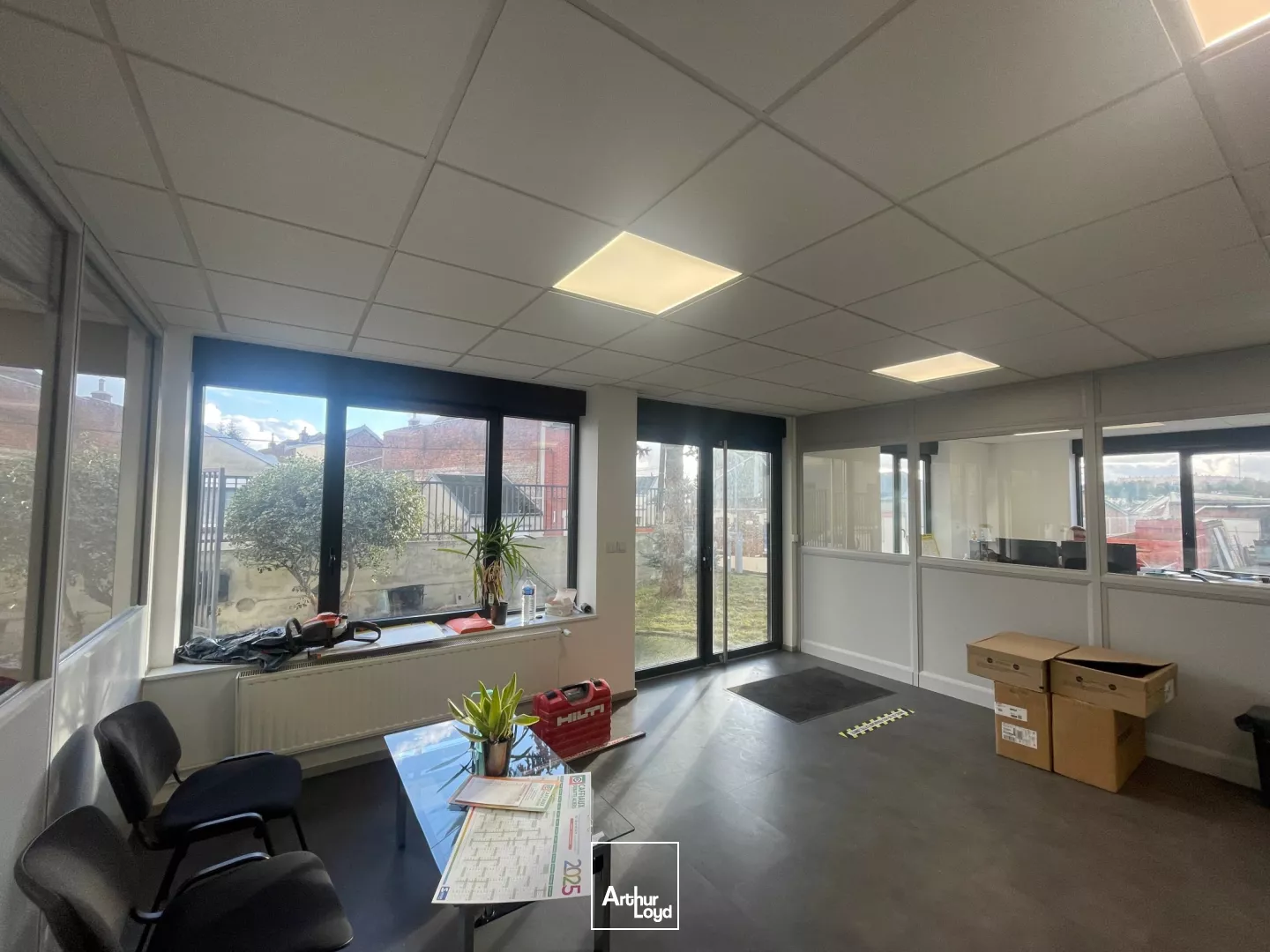 A LOUER - LOCAUX D'ACTIVITÉ - 432 M2 - SAINT-QUENTIN