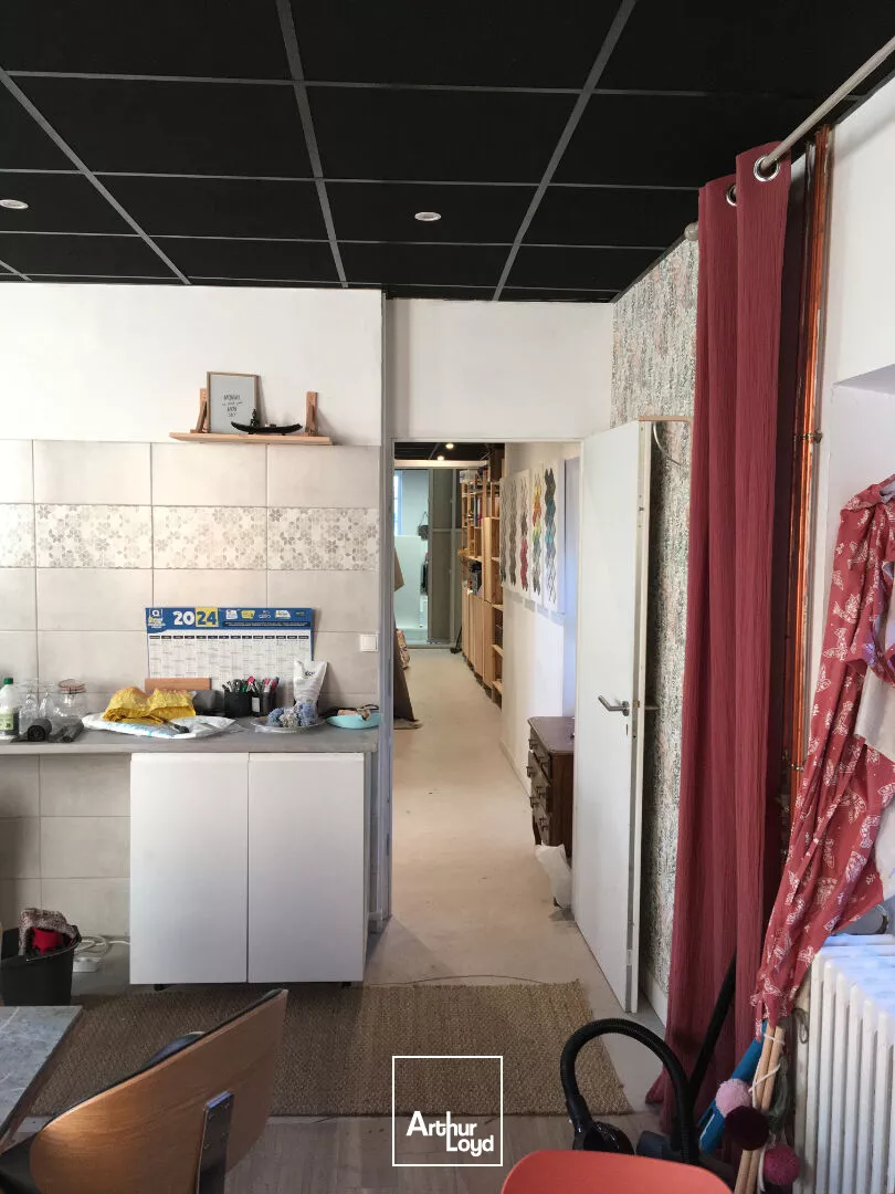 Local commercial Saint Junien 330 m² + parking et Terrasse