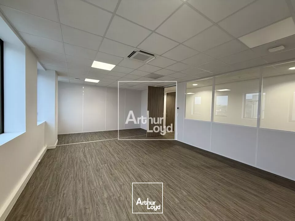 Surface de bureaux lumineux et accessibles PMR