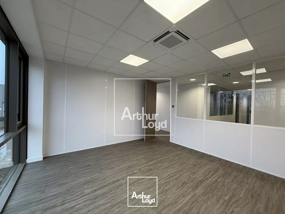 Surface de bureaux lumineux et accessibles PMR