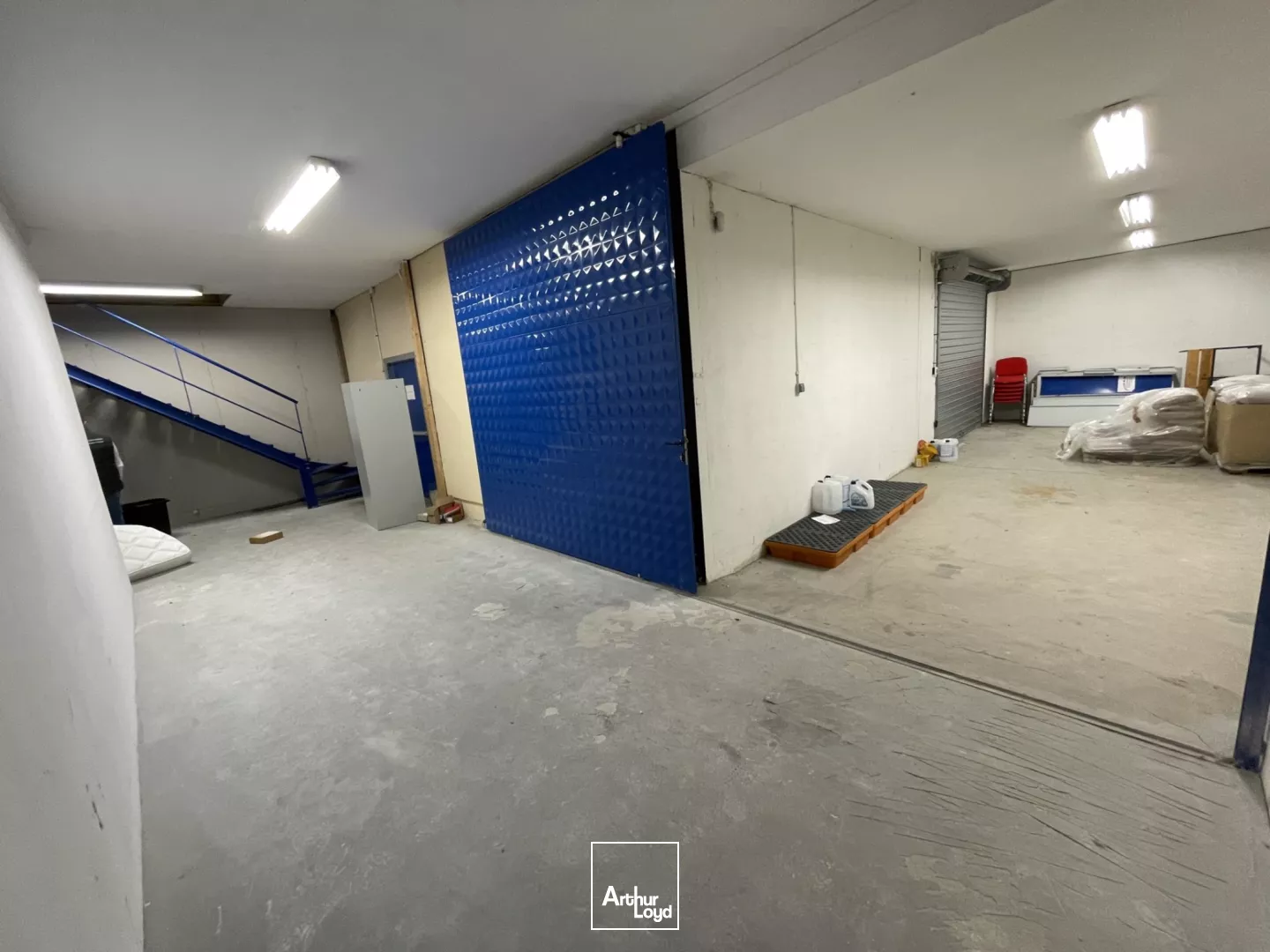  A LOUER - Local d'activité 