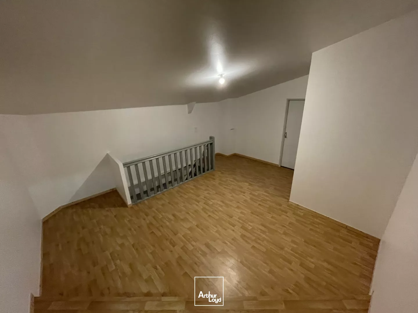  A LOUER - Local d'activité 