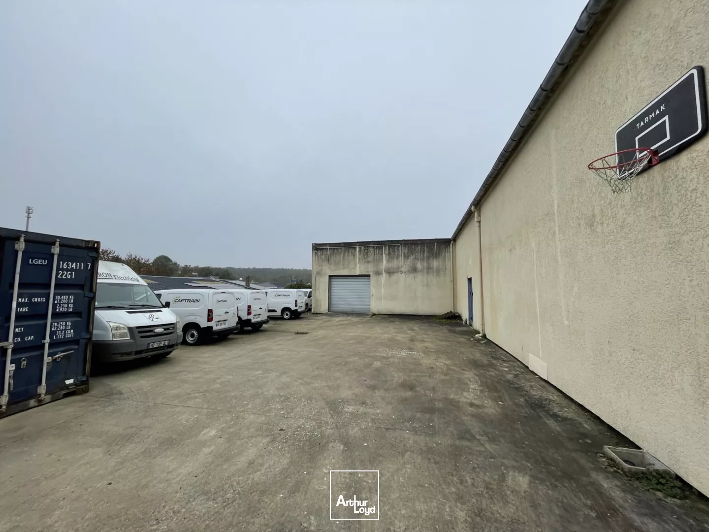  A LOUER - Local d'activité 