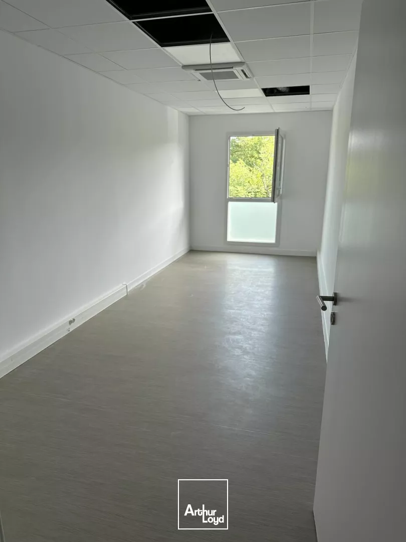 A l'entrée de St Jean de Luz, BUREAU NEUF