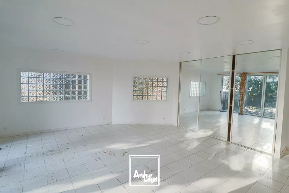 BUREAUX vente à DONZENAC 19270