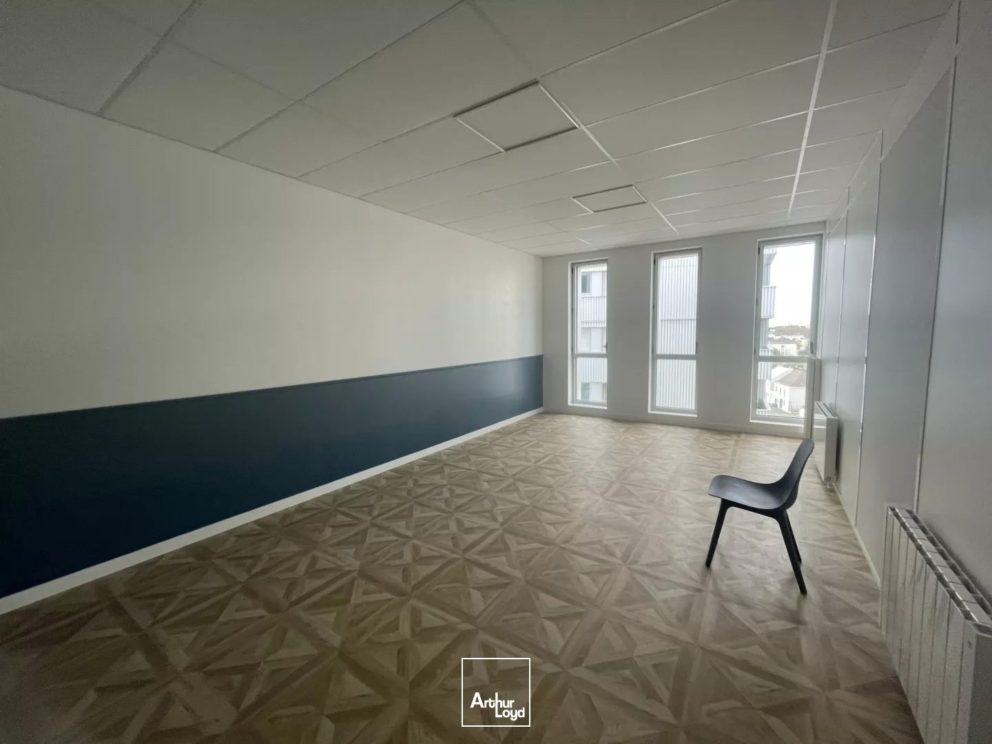 BUREAUX - A VENDRE - 457 m2 - ST NAZAIRE - 225 M2