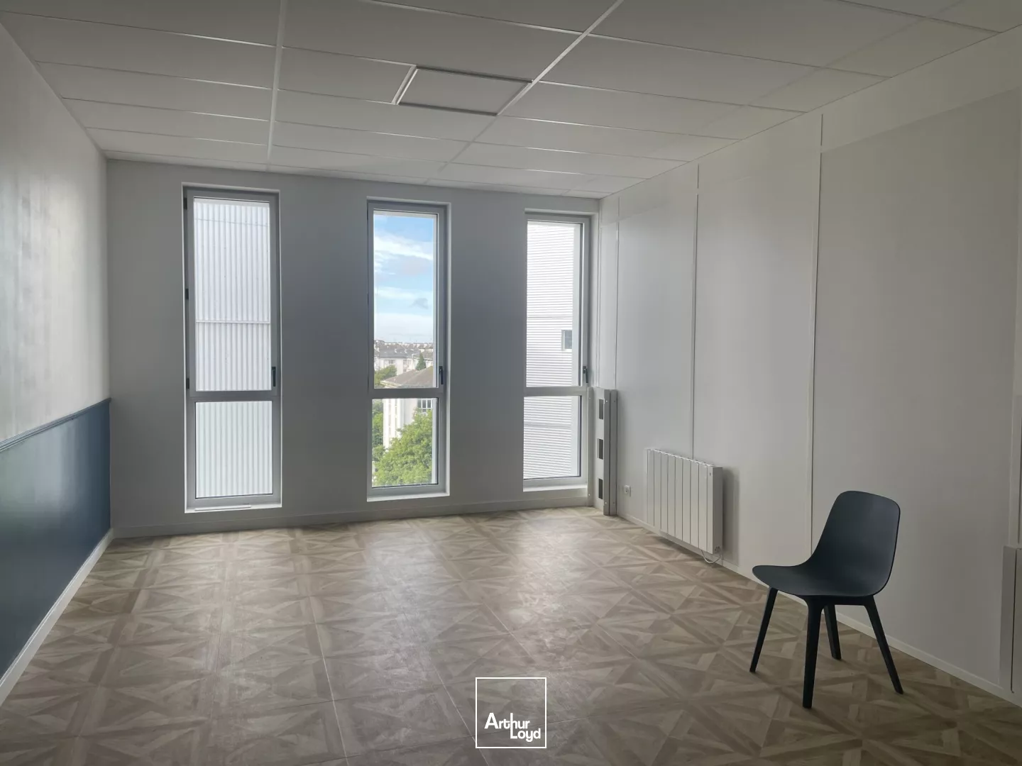 BUREAUX - A VENDRE - 457 m2 - ST NAZAIRE - 225 M2