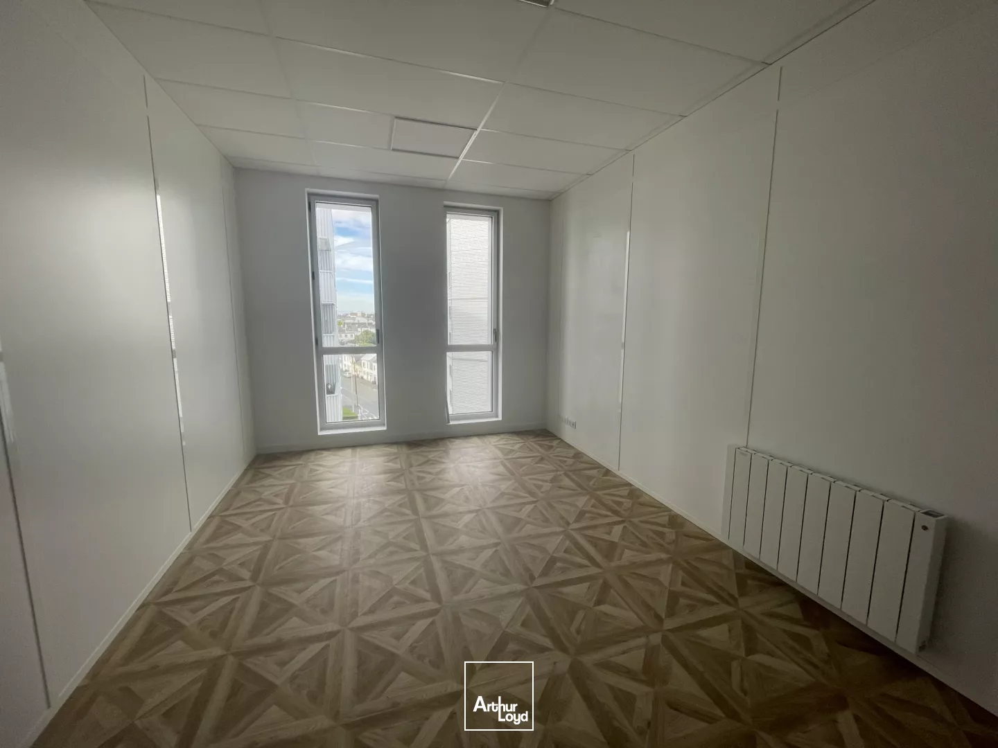 BUREAUX - A VENDRE - 457 m2 - ST NAZAIRE - 225 M2