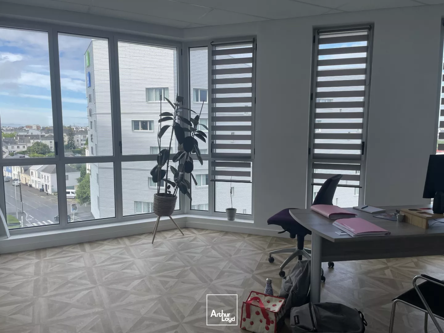 BUREAUX - A VENDRE - 457 m2 - ST NAZAIRE - 225 M2