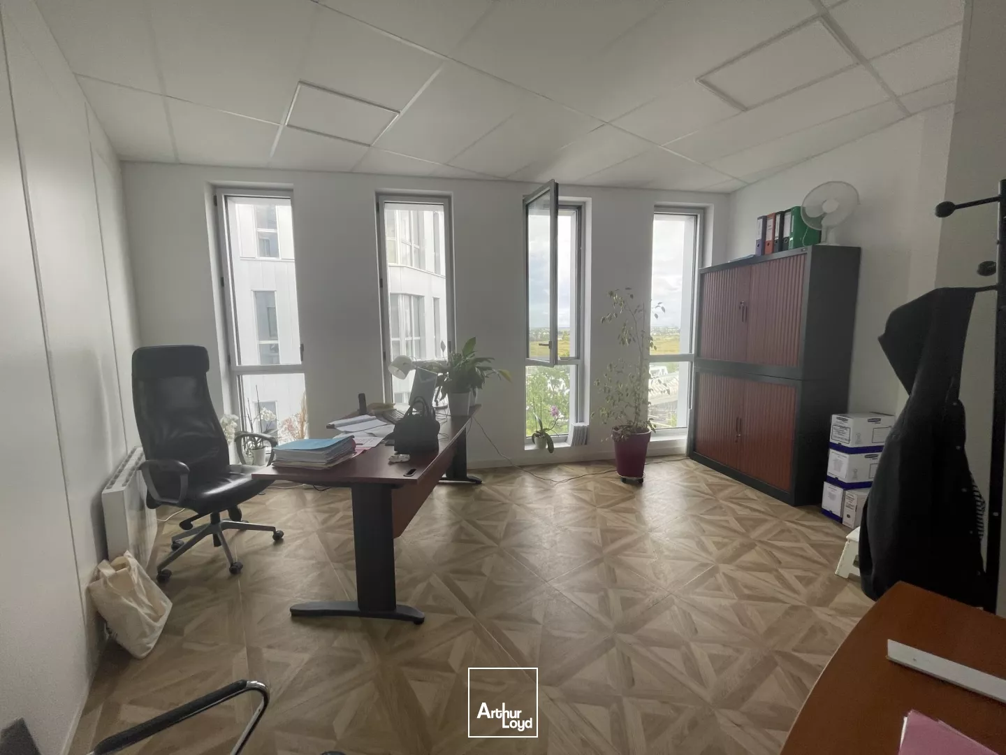 BUREAUX - A VENDRE - 457 m2 - ST NAZAIRE - 225 M2