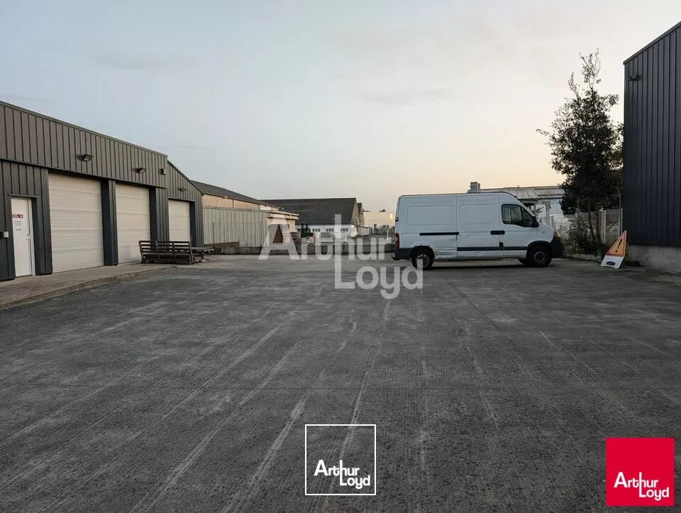 VEZIN LE COQUET - LOCAL D'ACTIVITE A LOUER - 390 m²