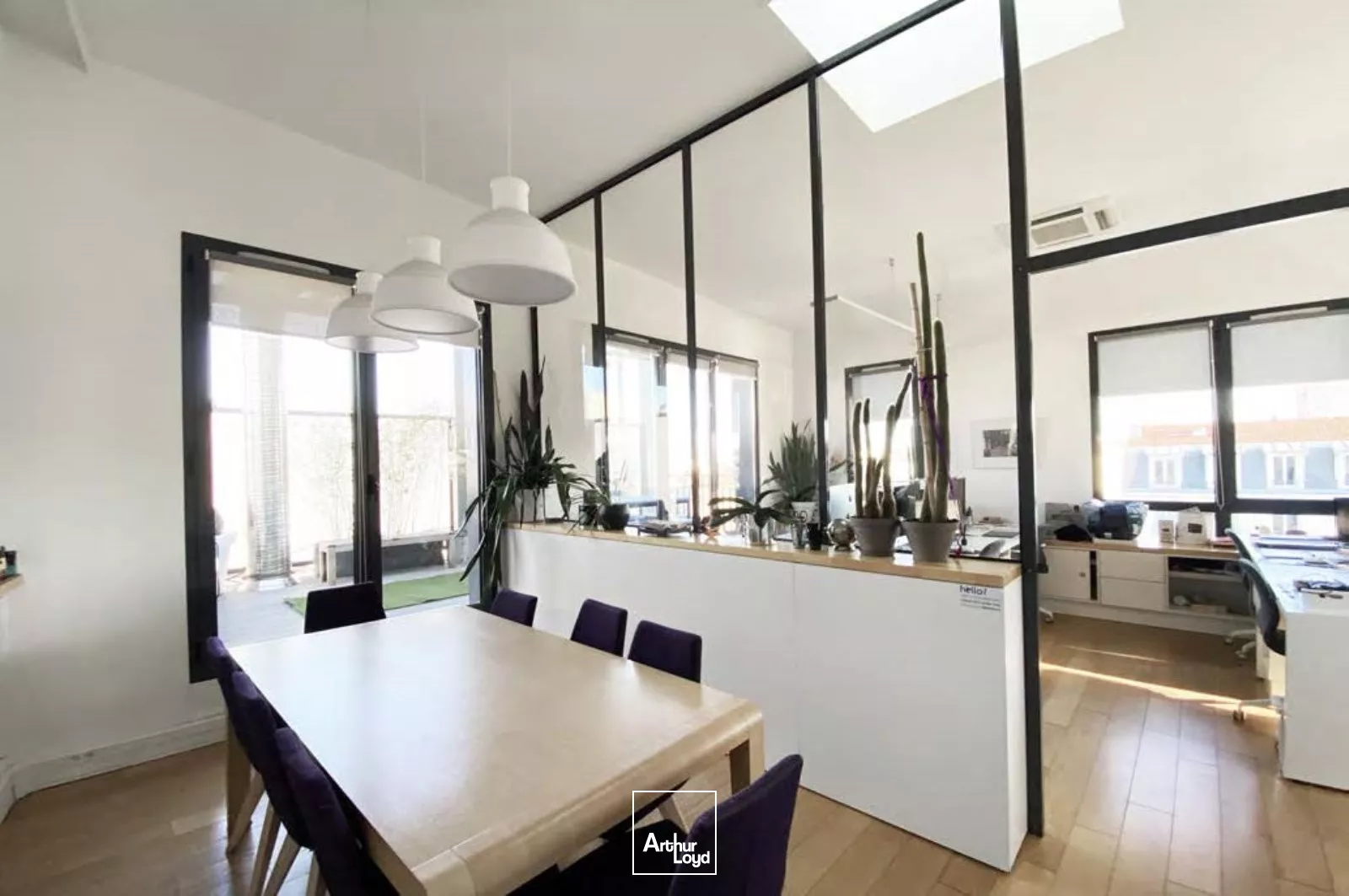 BUREAUX PLUG AND PLAY