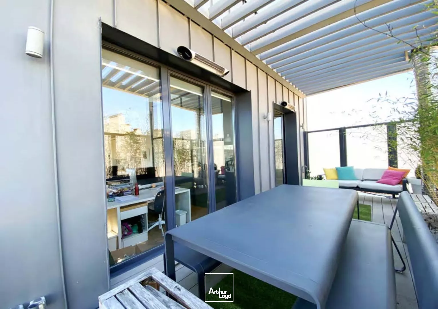 BUREAUX PLUG AND PLAY