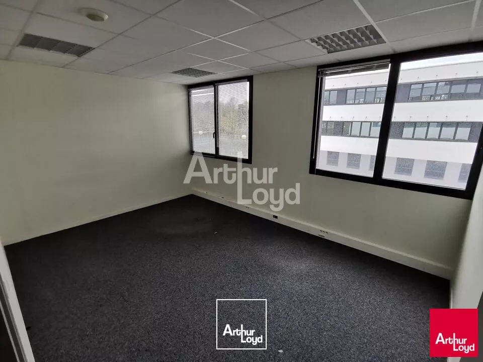RENNES - BUREAUX A LOUER - 324 M²