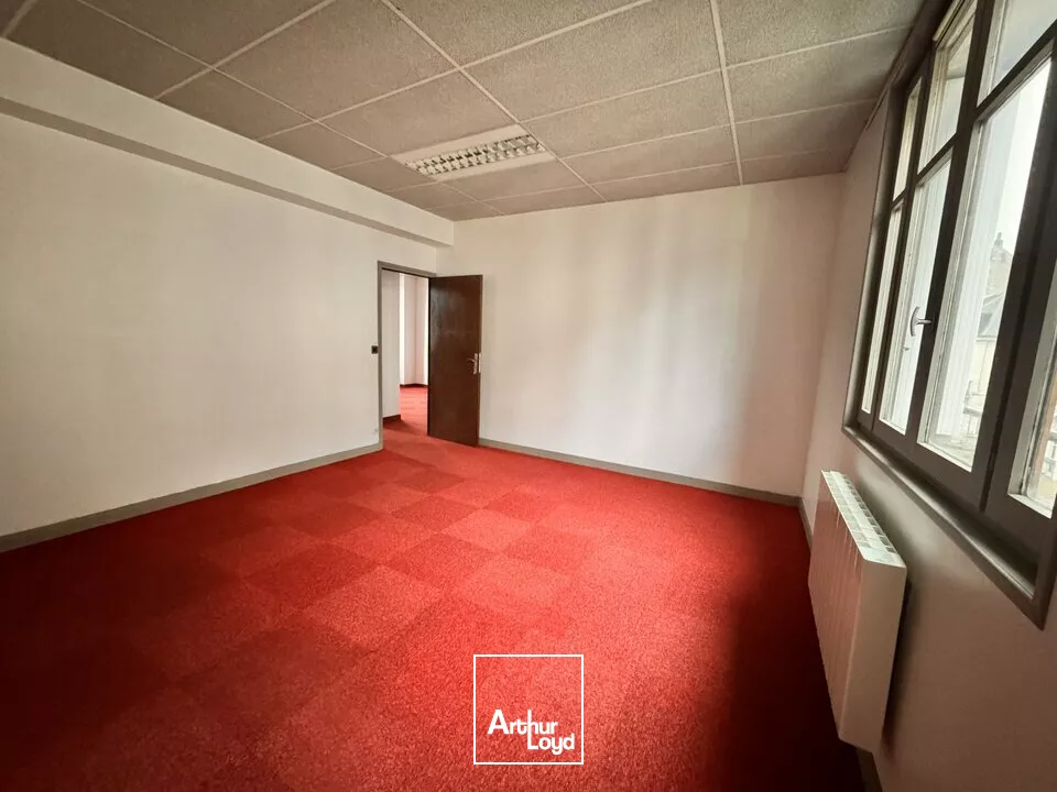 TOURS CENTRE FACILITE ACCES TOURS HYPER CENTRE - A LOUER 78 M² BUREAUX - 1ER ETAGE 