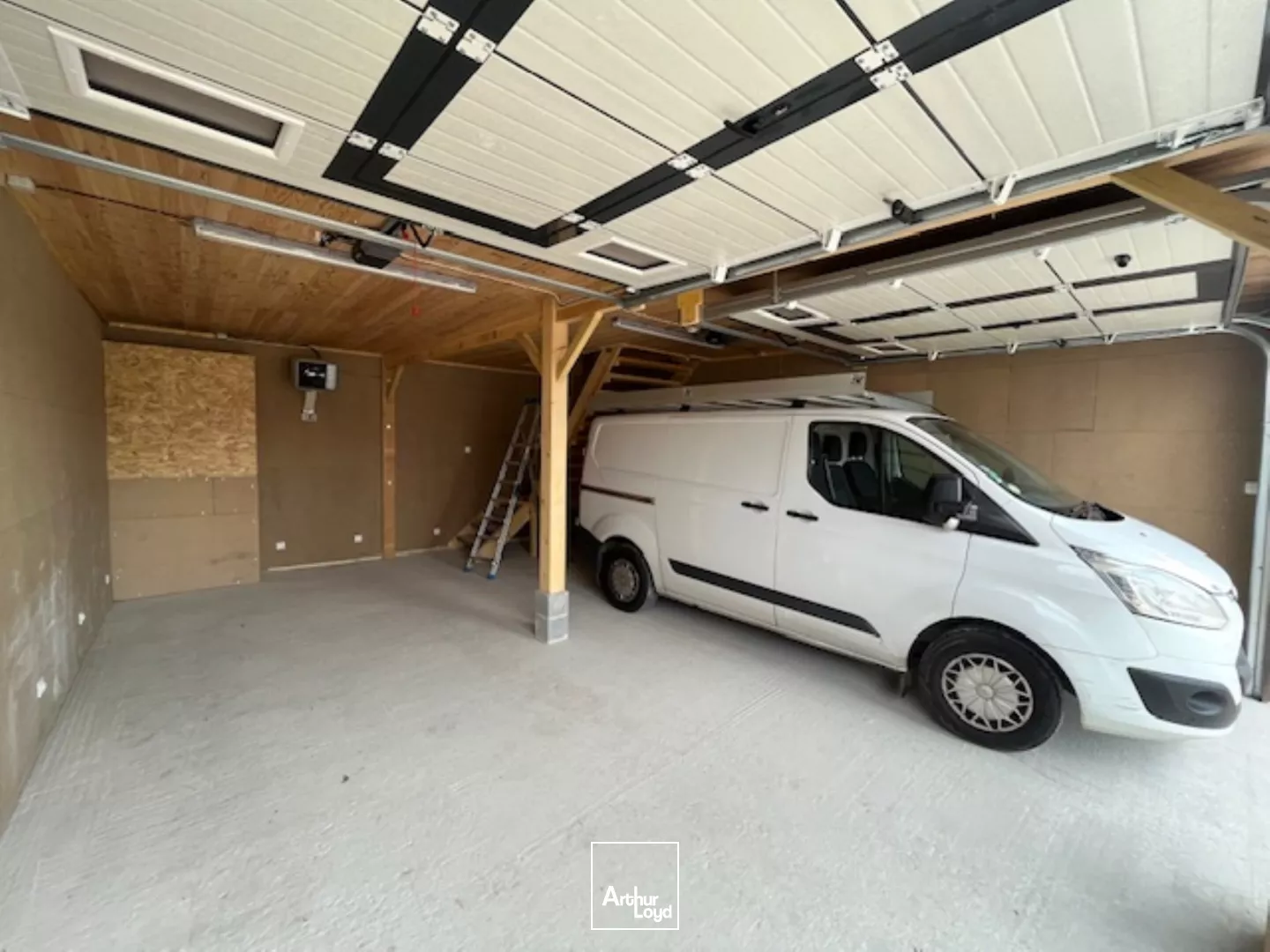 LOCAL D'ACTIVITE OU DE STOCKAGE