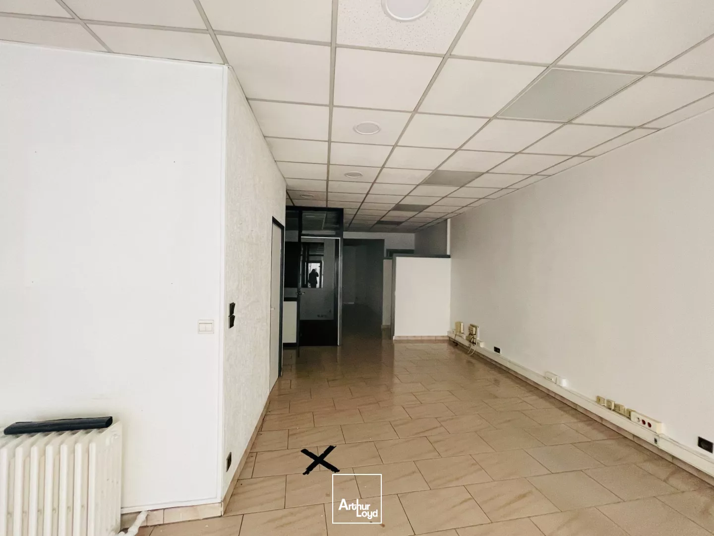 A LOUER - COMMERCE/BUREAUX - COMPIEGNE - 110M2