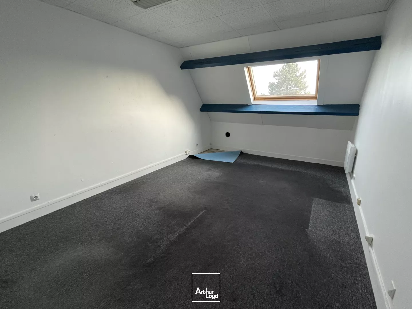 BUREAUX - 65 M2 - A LOUER - ZAC DE THER