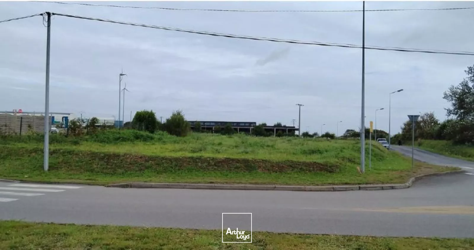 BATIMENT ACTIVITE 1 000M² VISIBILITE RN 12 AXE MORLAIX BREST