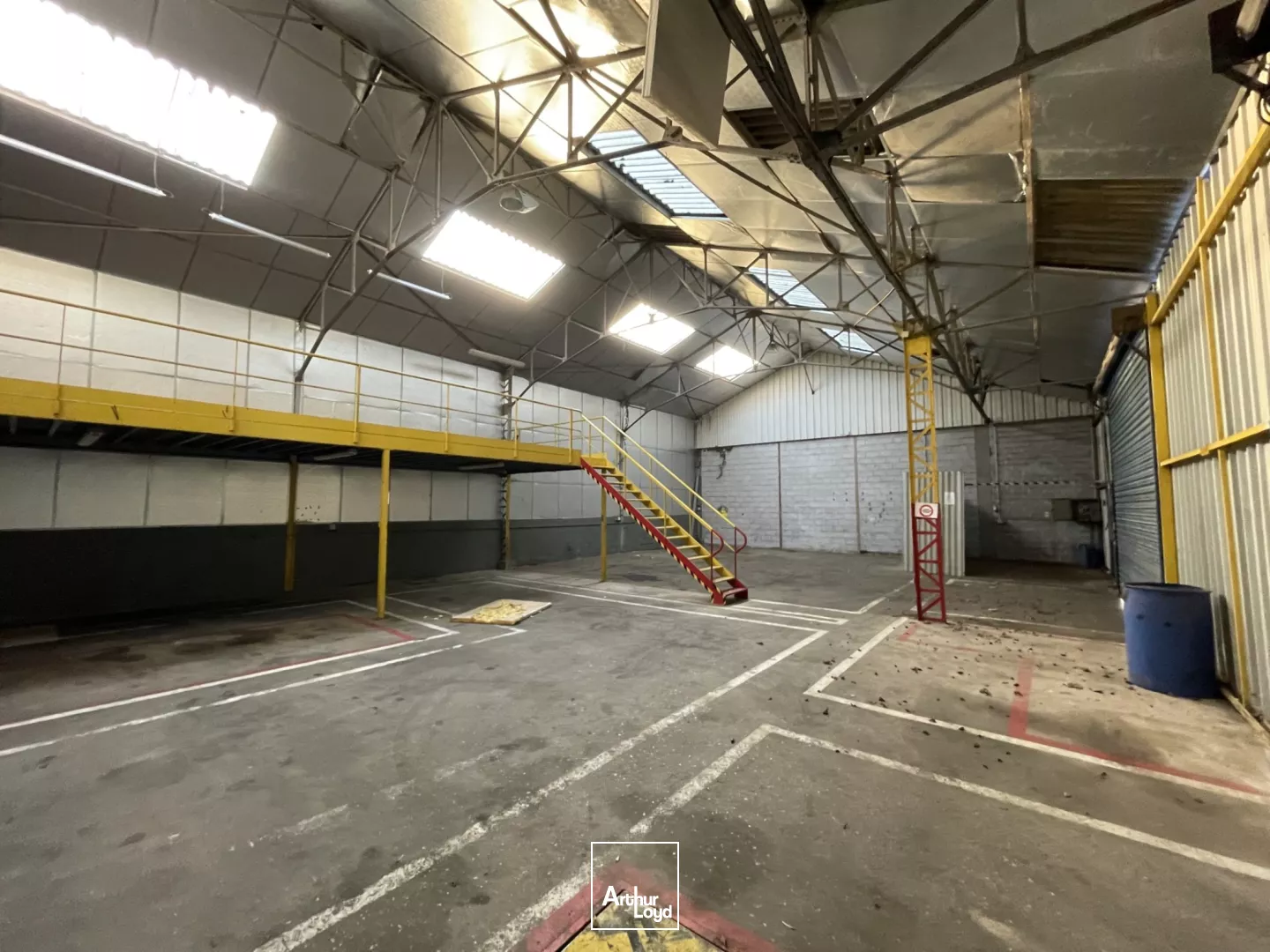 A LOUER -Local d'activité de 400 m2