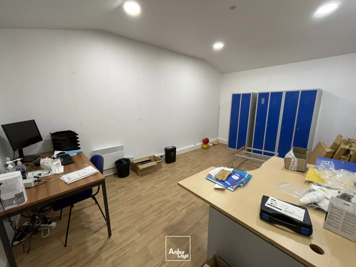  A LOUER - Local d'activité 