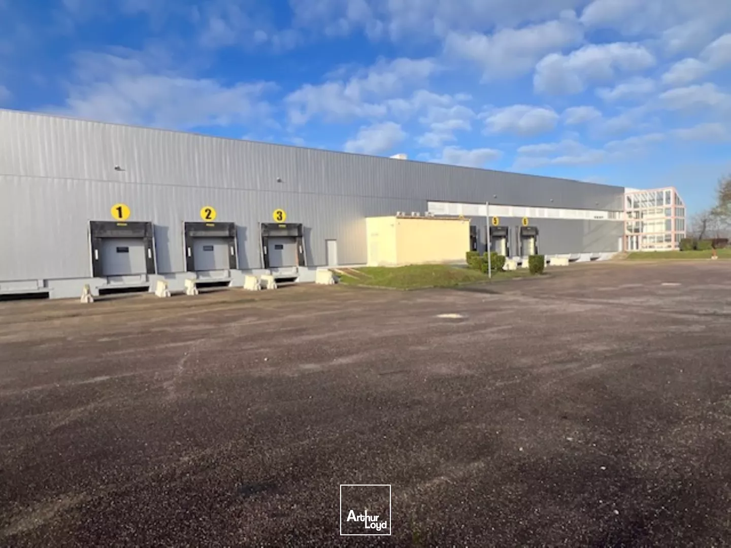 Entrepôts à vendre à VAL DE REUIL 27100