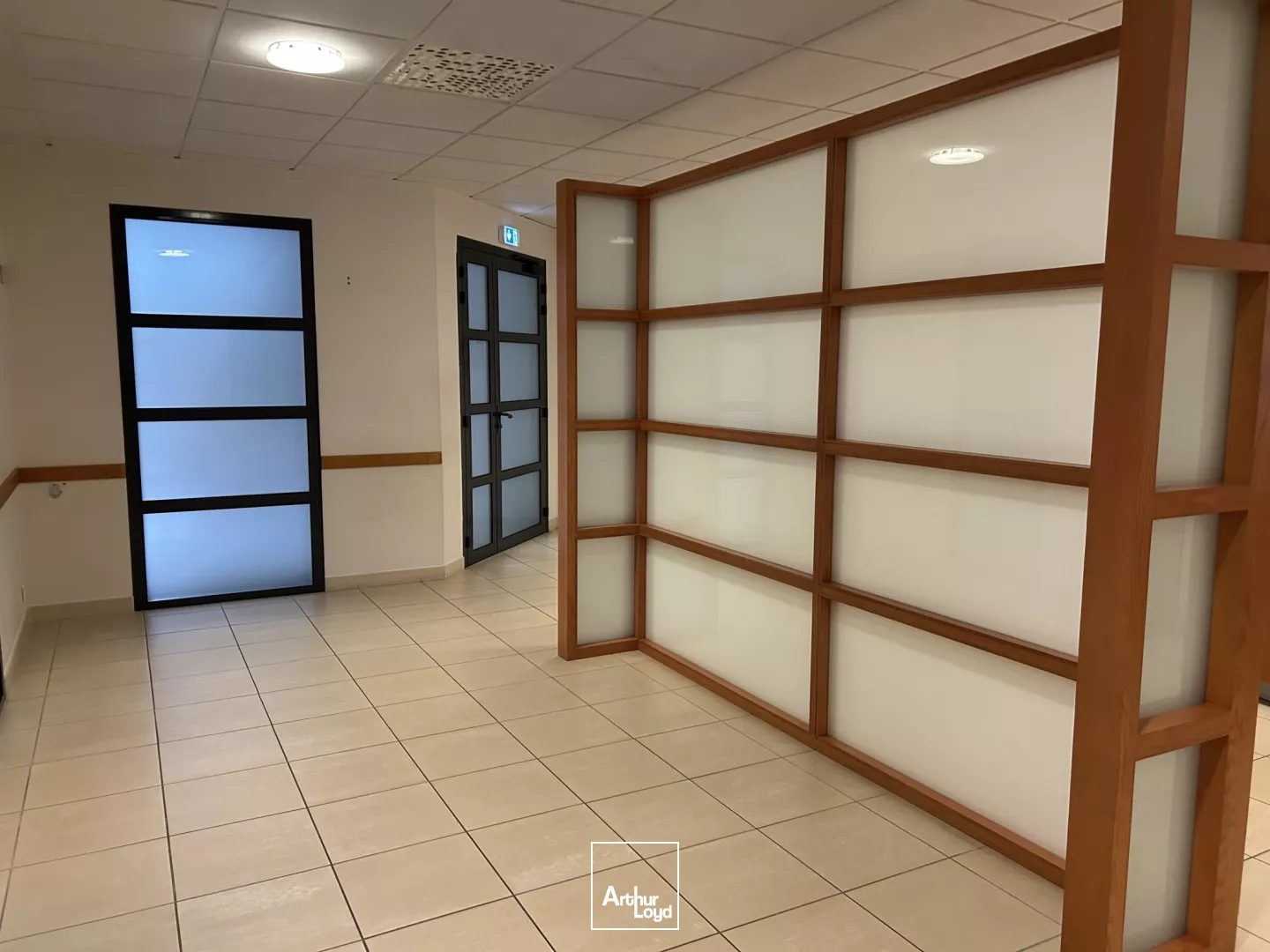 LOCAL PROFESSIONNEL - 256 M2 - A VENDRE - ZONE DE LA GUERCHE - ST BREVIN - MEDICALE - SERVICES - BUREAUX - COMMERCE