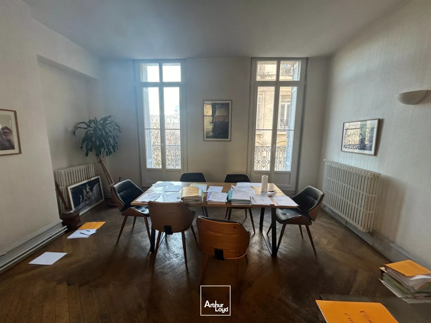 Bureaux avec balcon filant à vendre dans immeuble en pierre de taille - Centre-ville / Préfecture - 13006 Marseille