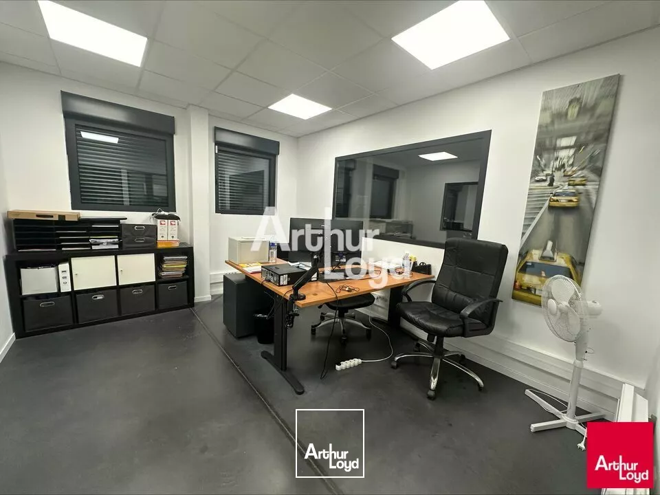 RARE SUR LE MARCHE - VISIBILITE ET ACCES DIRECT SUR L'AXE RENNES/PARIS