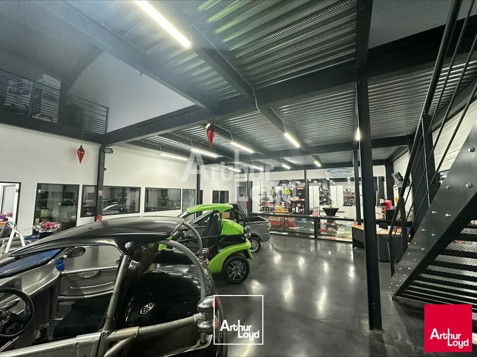 RARE SUR LE MARCHE - VISIBILITE ET ACCES DIRECT SUR L'AXE RENNES/PARIS