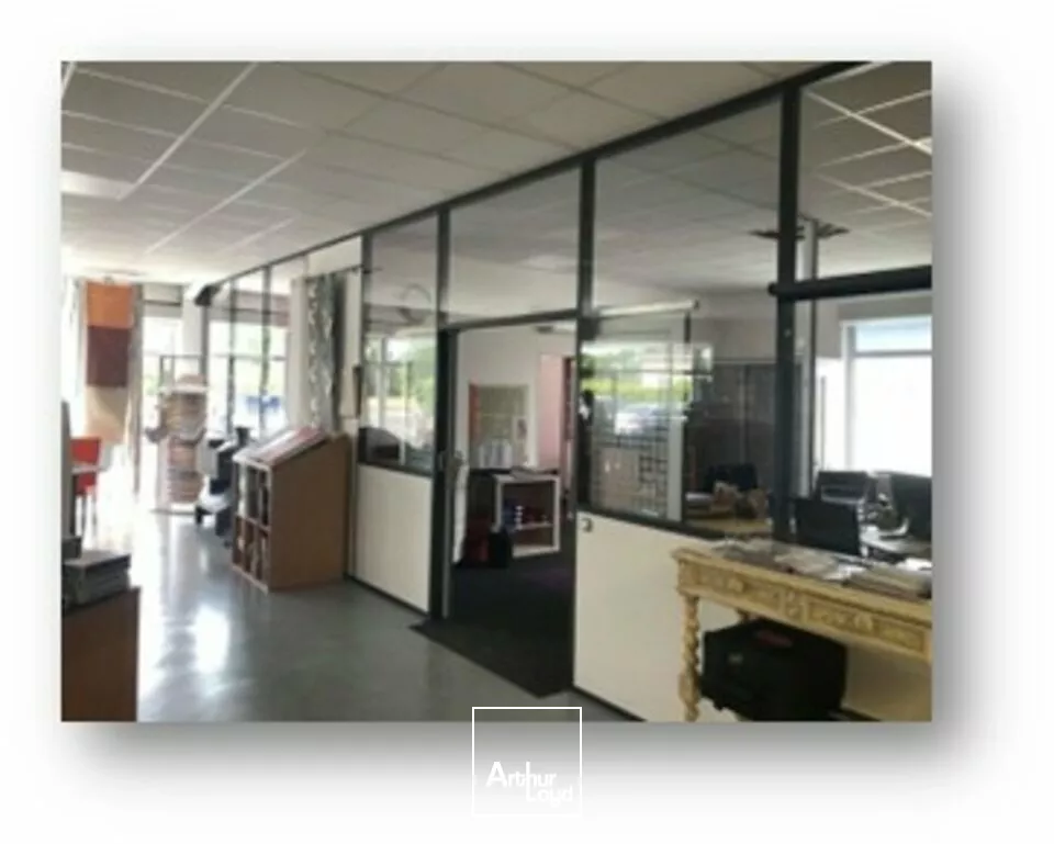 A LOUER - SAINT DOULCHARD - LOCAL D'ACTIVITES 504 m²