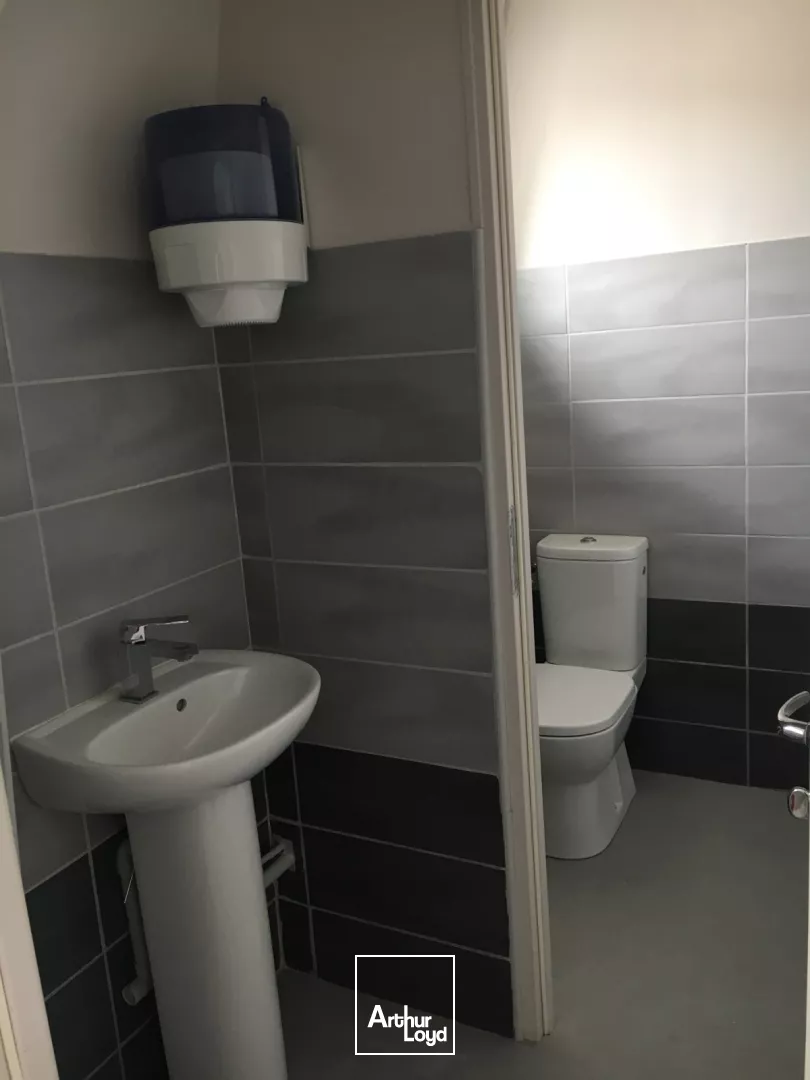 IMMEUBLE DE BUREAUX A LOUER - 219 M2 - SAINT-QUENTIN