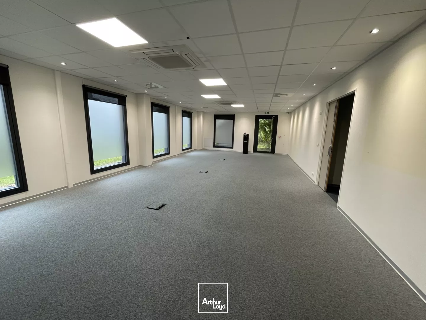 À LOUER IMMEUBLE DE BUREAUX 1284 M2 À LACROIX-SAINT-OUEN PARC TERTIAIRE