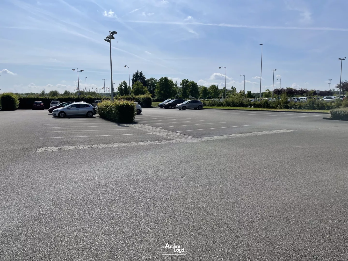 A LOUER BUREAUX À PARTIR DE 616 M2 À LACROIX SAINT OUEN 