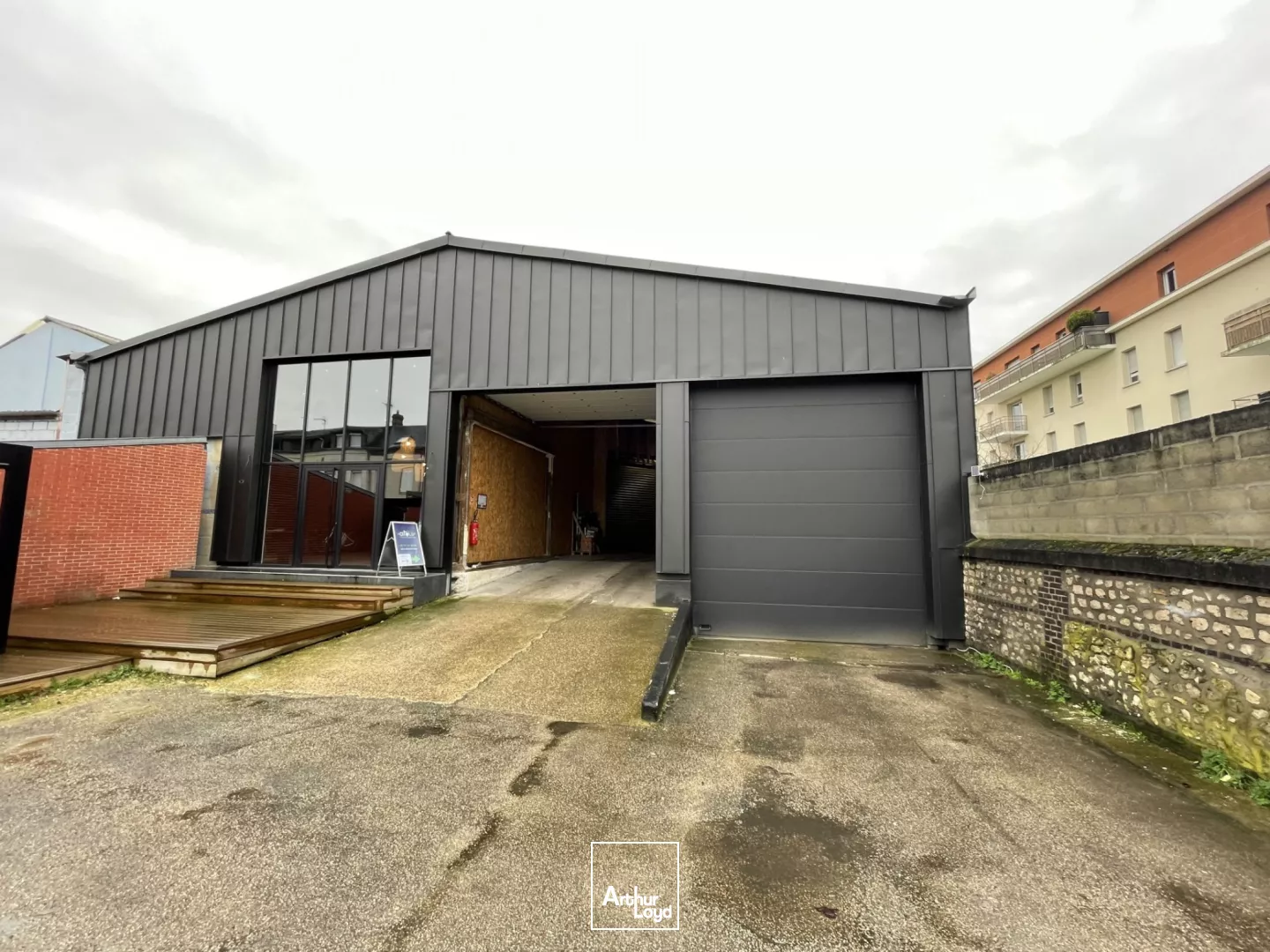 A LOUER - LOCAL D'ACTIVITE AVEC 1 QUAI