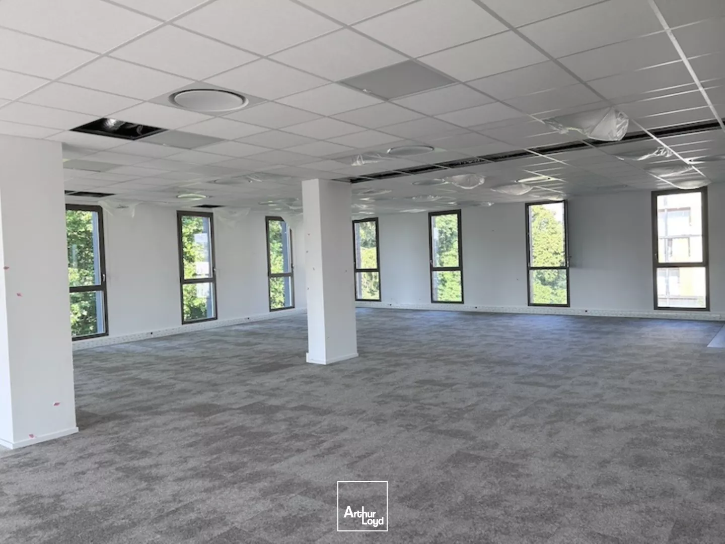 A VENDRE - A LOUER - MACON PROCHE CENTRE VILLE - bureaux neufs aux dernières normes environnementales avec balcons.