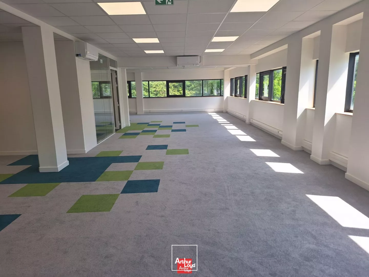 BUREAUX A LOUER SEYSSINS PROCHE DU RONDEAU AVEC PARKING FERME SECURISE