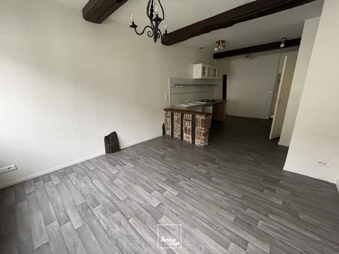 Locaux commerciaux à vendre à CONCHES EN OUCHE 27190