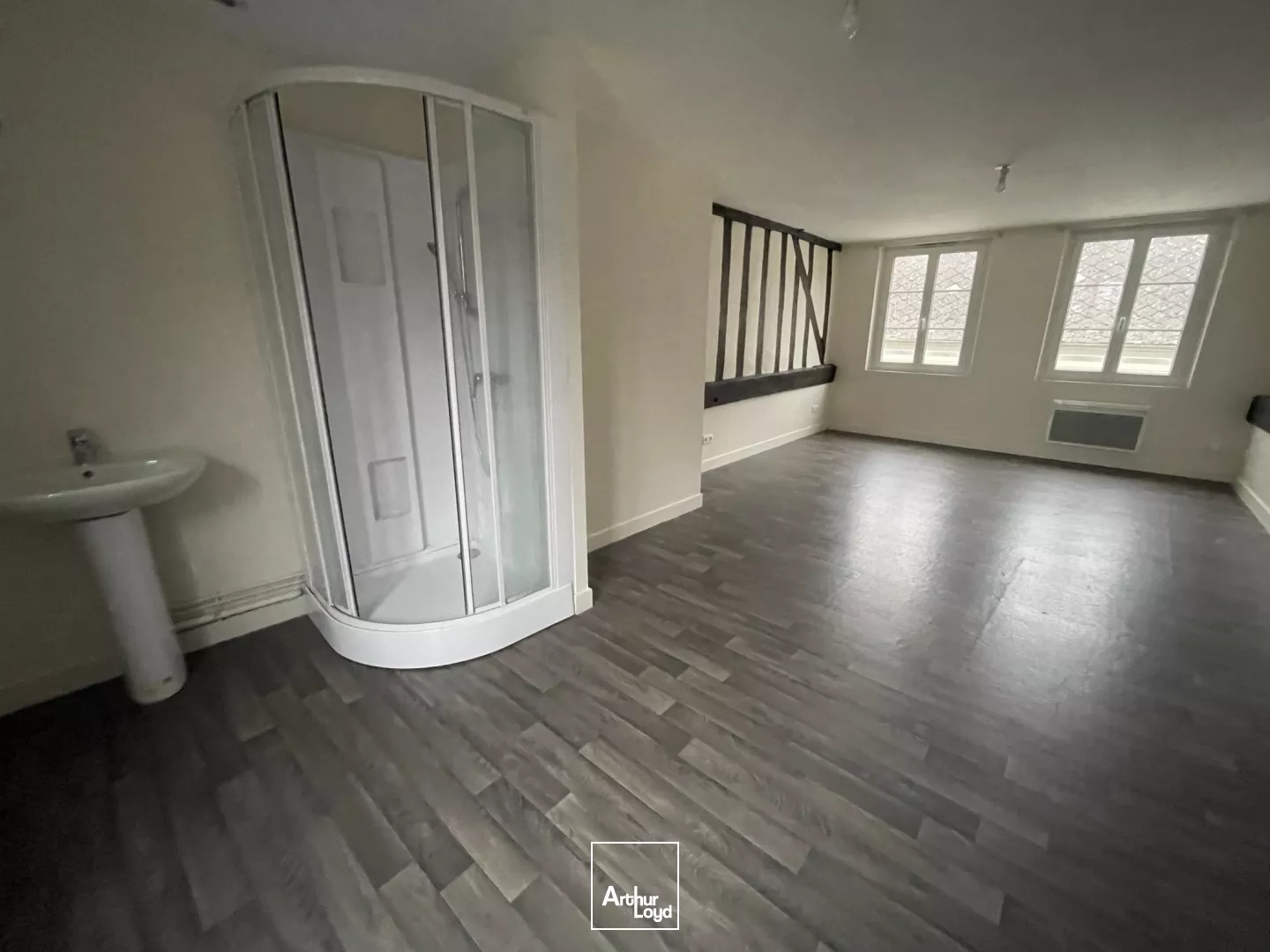 Locaux commerciaux à vendre à CONCHES EN OUCHE 27190