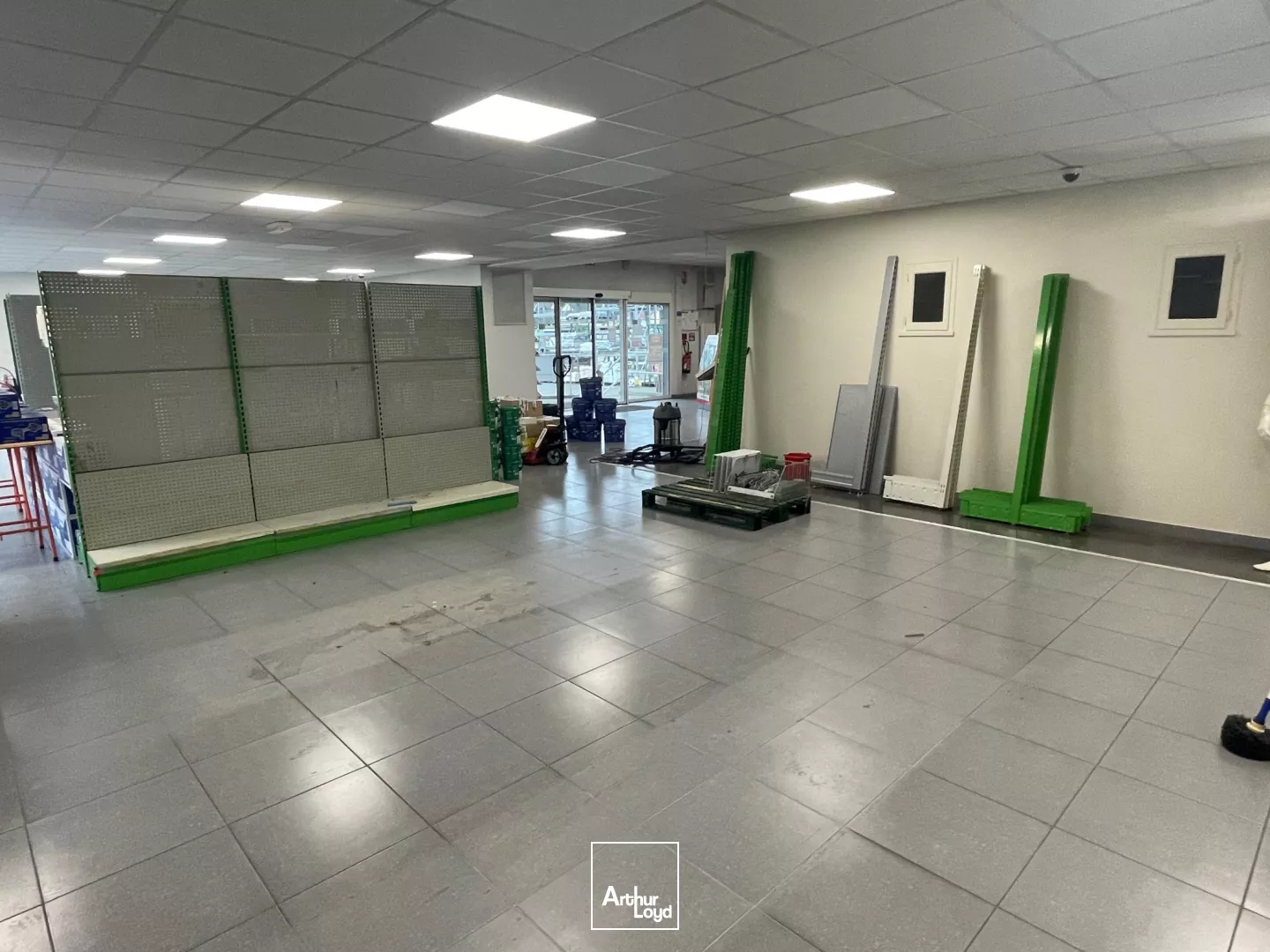 Locaux commerciaux à louer à FLEURY SUR ANDELLE 27380