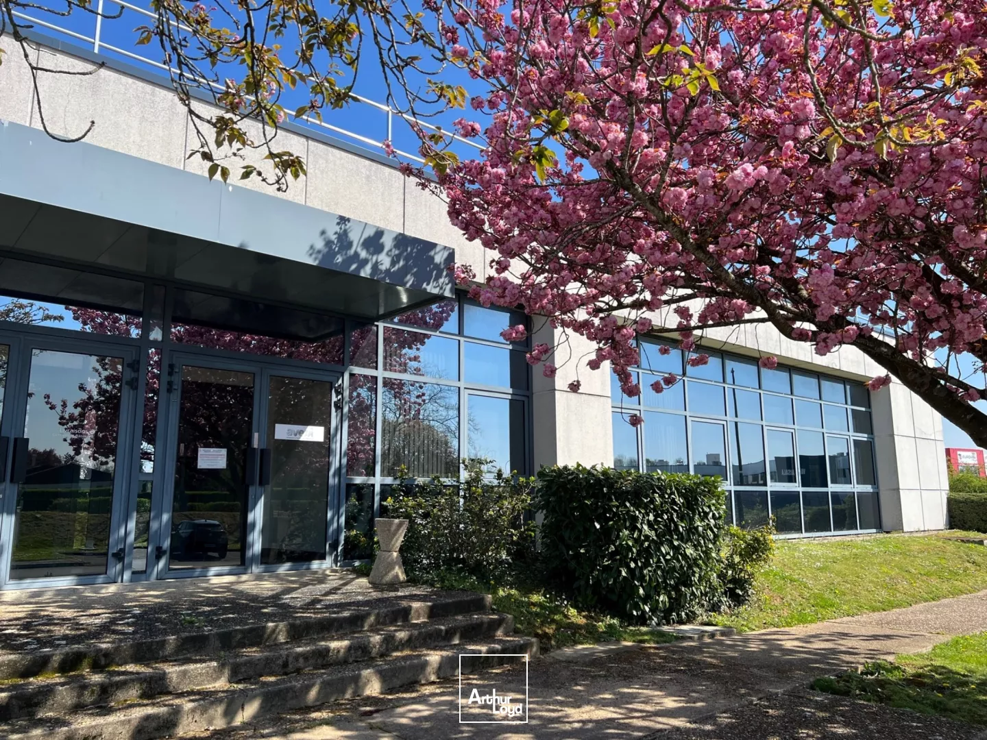 RARE! A LOUER SURFACES MIXTES