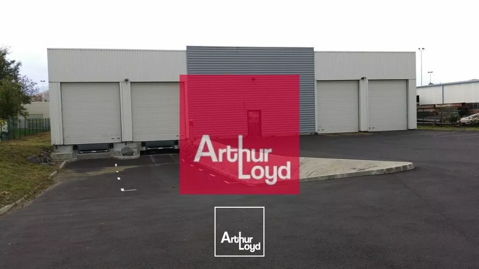 CLERMONT-FERRAND ZONE DES GRAVANCHES A LOUER LOCAL ACTIVITE 1950 M² - DEUX QUAIS