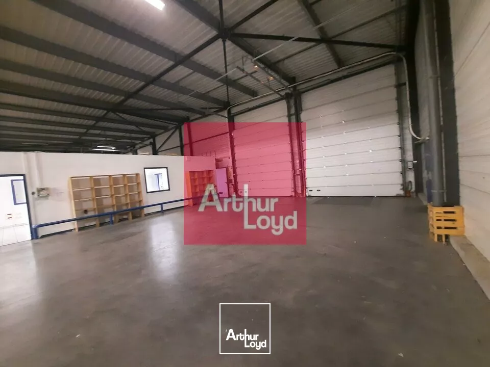 CLERMONT-FERRAND ZONE DES GRAVANCHES A LOUER LOCAL ACTIVITE 1950 M² - DEUX QUAIS